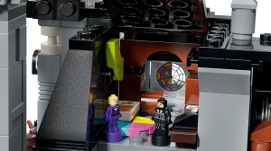 Set de construcție LEGO® Wednesday - Academia Nevermore (76788), 890 piese, 10+ ani - Img 11