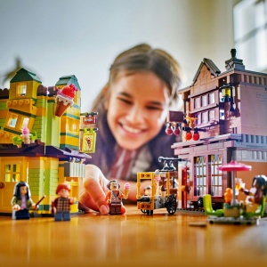 Set LEGO Harry Potter - Furnituri Vâjthaț de calitate și magazin de înghețată (76452) - Img 4
