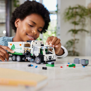 Set LEGO Technic - Camion de gunoi Mack LR Electric (42167) - Img 4