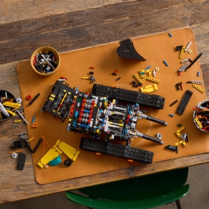 Set LEGO Technic - Excavator Volvo EC500 Hybrid (42215) - Img 4
