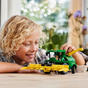 Set LEGO Technic - John Deere 9700 Forage Harvester (42168) - Img 8