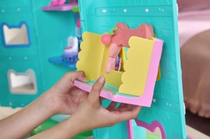 Gabbys Dollhouse Filmul Bucataria Magica A Lui Cakeys Cu Figurine Si Accesorii - Img 3