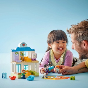 Set Jucarii LEGO DUPLO® - Prima vizita la doctor (10449) - Img 2