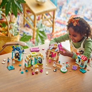 Set LEGO Disney - Aventura printeselor Disney la piata (43246) - Img 4