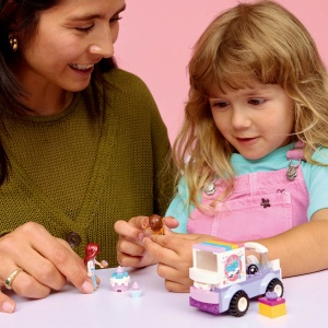 Set LEGO Friends - Mașină-unicorn pentru livrare de torturi (42675) - Img 4