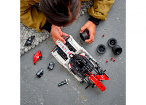 Set LEGO Technic - Formula E® Porsche 99X Electric (42137) - Img 4