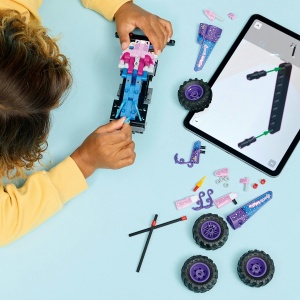 Set LEGO Technic - Monster Jam™ Sparkle Smash™ cu motor cu arc (42220) - Img 4
