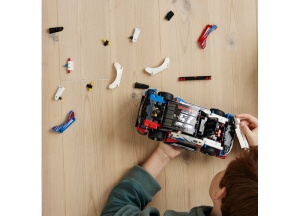 Set LEGO Technic - NASCAR® Next Gen Chevrolet Camaro ZL1 (42153) - Img 4