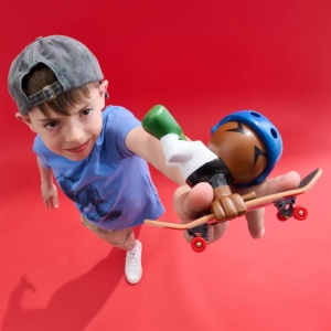 Tech Dech Sk8 Crew Pachet 2 Seturi Placa Si Figurina 9.6Cm Sapca Neagra Si Casca Albastra - Img 2