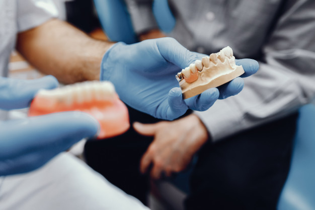 Puteți avea implanturi dentare cu pierderi osoase grave?