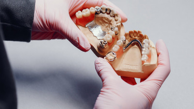 Sunt implanturile dentare dureroase?