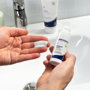 adtop-xc-lipidcream-cremă-intensivă-pentru-restaurarea-barierei-lipidice-în-zonele-foarte-uscate-ale-pielii