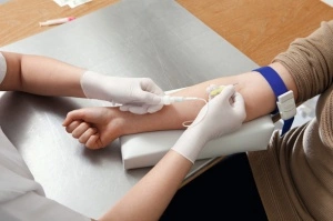 mănuşi-de-examinare-nepudrate-nesterile-peha-soft-nitril-albe-marimea-m