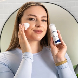 Seborra - Spumă reparatoare cu zinc pentru tenul cu imperfecțiuni, 50 ml, DERMASENCE - Img 4
