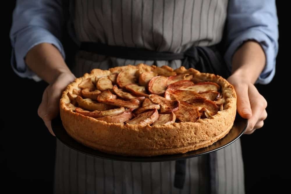 Tort de mere - desertul simplu și delicios, ideal pentru o varietate de evenimente. Rețeta pas cu pas