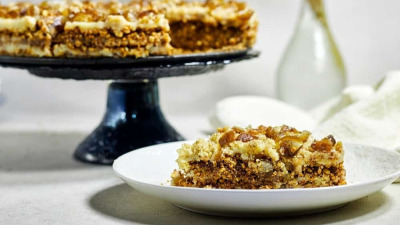 Tort cu nucă - desertul versatil și delicios care va completa perfect masa festivă. Idei de rețete gustoase