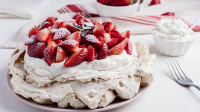 Pavlova – rețeta rafinată a unuia dintre cele mai iubite torturi