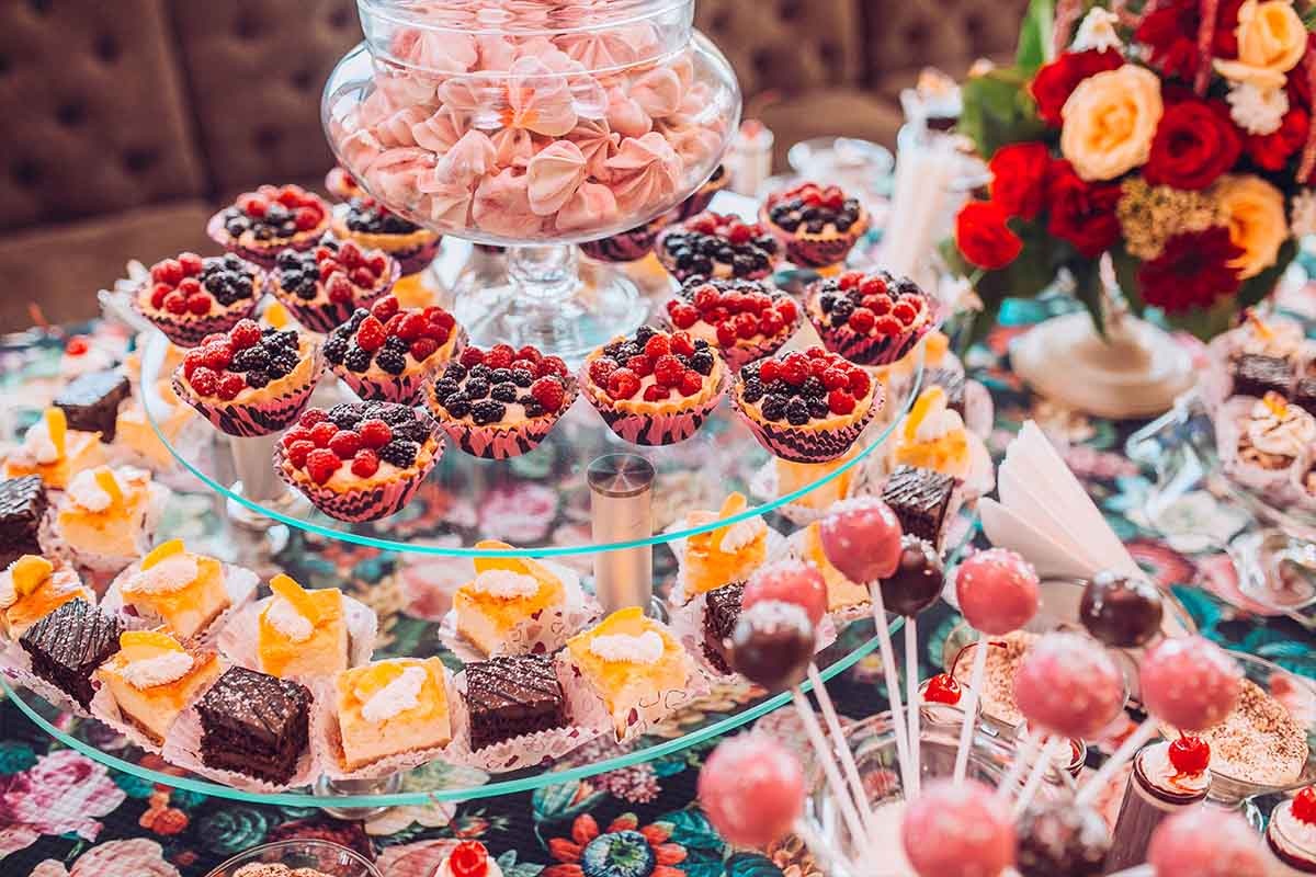 2. Organizare evenimente corporate - candy bar, flori