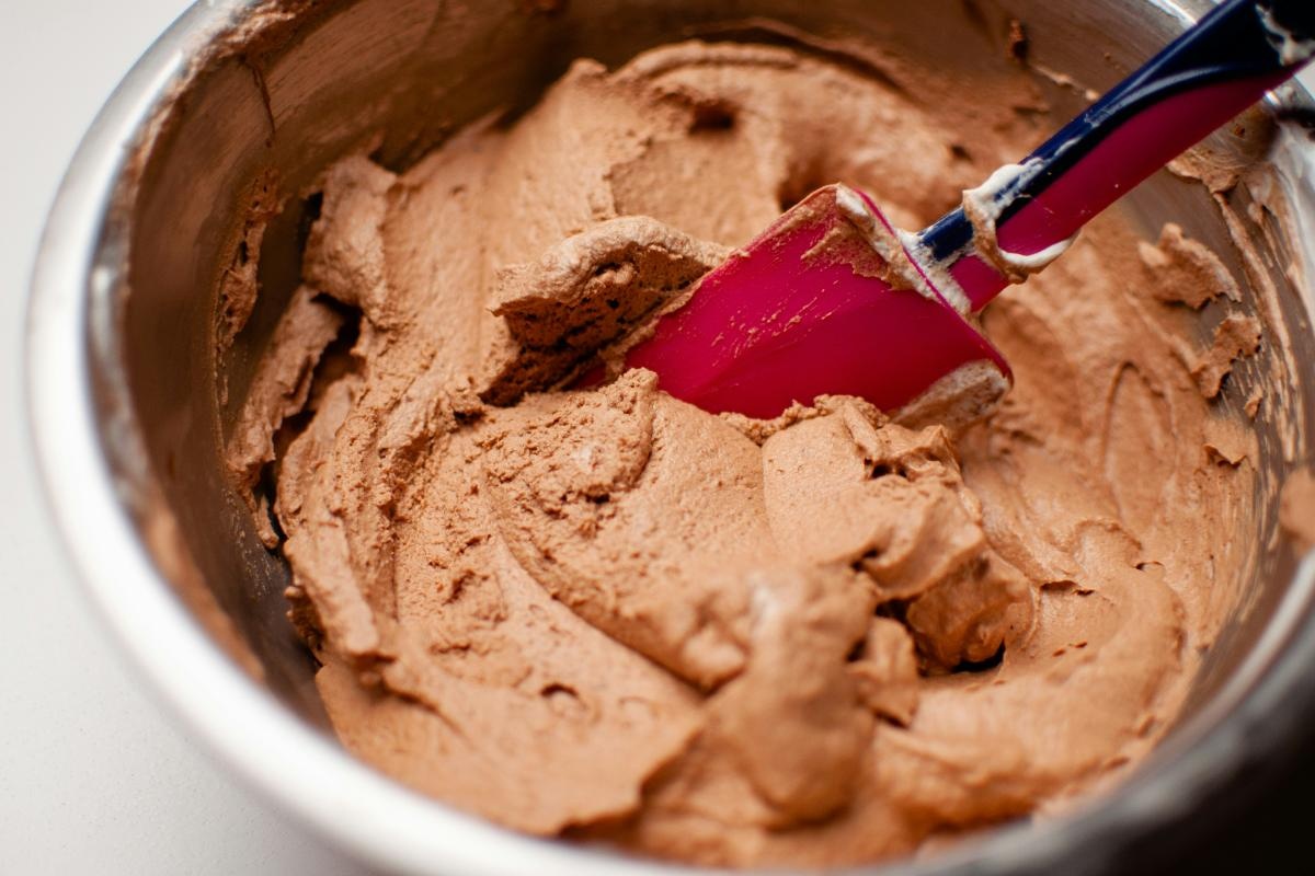 2. Rețete de tort cu mousse de ciocolată - cum să-l pregătești pas cu pas în variantă clasică_bol, cremă, ciocolată 3