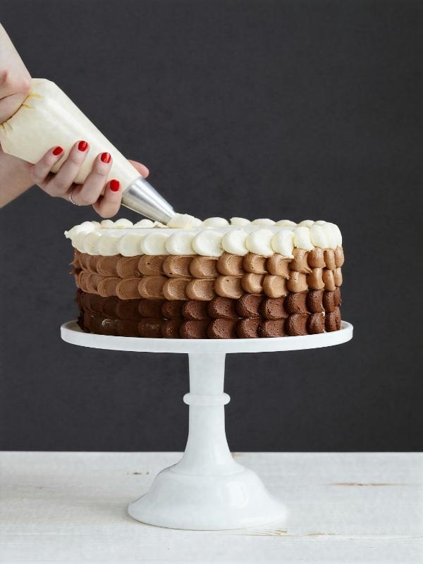 3. Rețetă de tort cu mousse de ciocolată - cum să-l personalizezi și decorezi_tort, creme, frișcă, poș 2