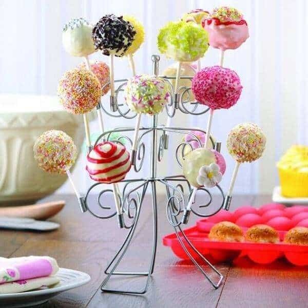 4.2. Tematică pentru botezul de fetiță - cum integrezi un candy bar în funcție de tematica botezului la fete- suport candy bar, bomboane colorate-min