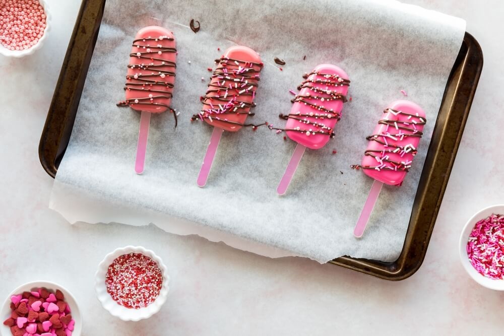 Ingrediente s╠ªi ustensile necesare pentru cakesicles
