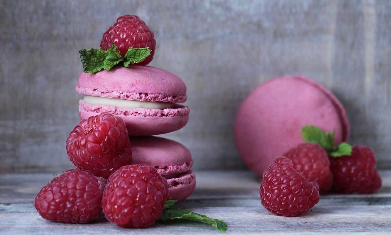 Variante de umpluturi pentru macarons - De la ciocolată până la gusturi fructate de zmeură (macarons cu zmeura)