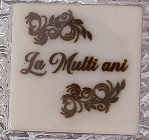 Decoratiuni din ciocolata - "La multi ani" - text maro- cutie 190 buc