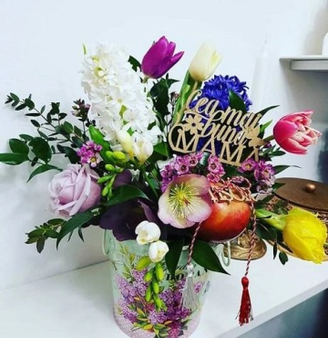 Topper tort Cea mai bună mamă – decor acrilic cu mesaj pentru tort aniversar sau 8 Martie