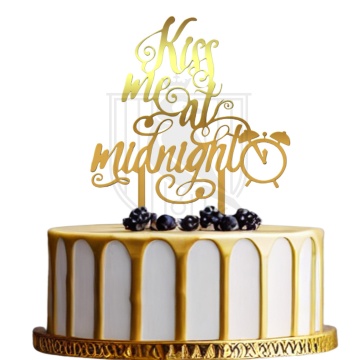 Topper pentru tort "Kiss me at midnight"