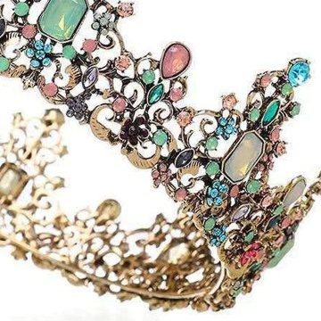 Coronita aurie din metal cu perle multicolore  - ø15 cm - h6 cm