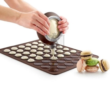 Covoras silicon  - macarons - 30 cavitati rotunde - 25,5 cm x 28 cm