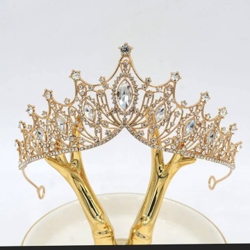 Coronita aurie din metal cu perle - 18 x 7 cm