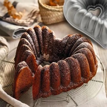 Tavă de copt premium antiaderentă Kuglöf - model inimă, 25 cm