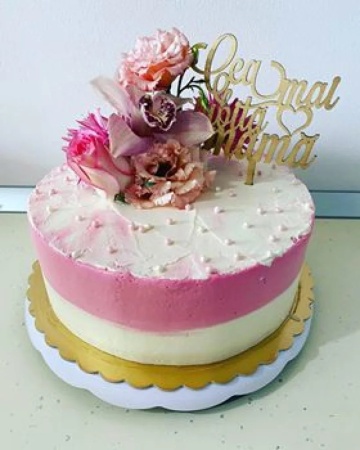 Topper tort Cea mai iubită mamă – decor acrilic cu mesaj de dragoste pentru torturi speciale