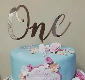 Topper pentru tort "One" pentru prima aniversare a copilului
