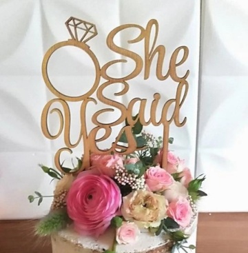 Topper pentru tort "She said yes"