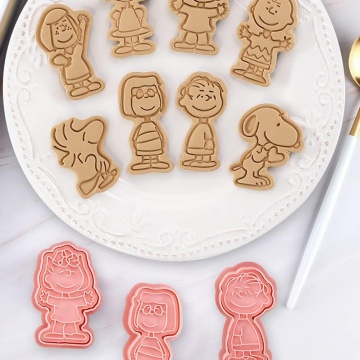 Set 8 Decupatoare cu embosator Snoopy - T09569