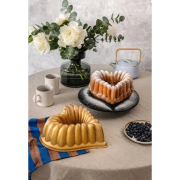 Tavă de copt premium antiaderentă Kuglöf - model inimă, 25 cm