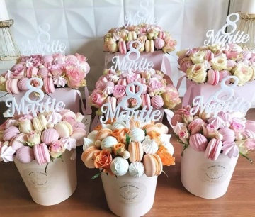 Topper tort "8 Martie" 