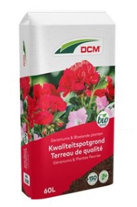 DCM supstrat za muškatle i petunije 60 l