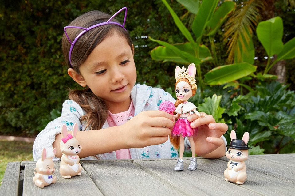 Set de joaca Familia Brystal Bunny Enchantimals Royal
