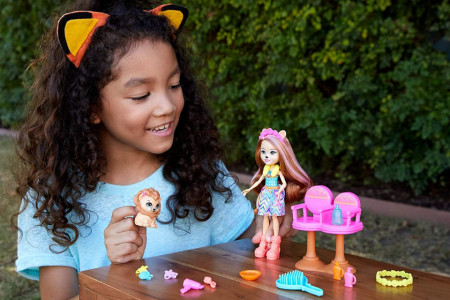 Set de joaca Lacey Lion si Salonul de coafura Enchantimals