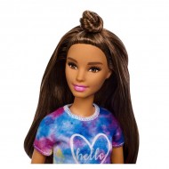 Papusa Barbie Fashionistas mulatra cu tricou colorat