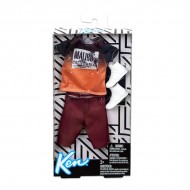 Haine Ken tricou colorat, pantaloni scurti si ghete albe Barbie