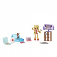 Set de joaca Petrecerea in pijamale a lui Applejack My Little Pony Minis Equestria Girls