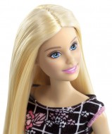 Papusa Barbie cu rochita neagra