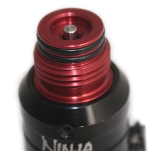 Ninja PRO V3 SLP Regulator 4500 psi Aluminum - black/red - Img 2