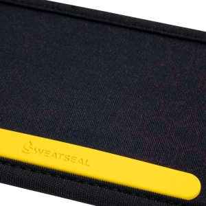 DYE X Halo Head Tie / Head Band - IM Shields 40 Black/Red - Img 3