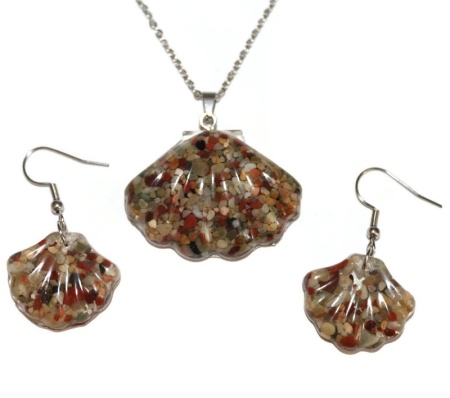 Set cercei si colier handmade in forma de scoici cu rasina nisip si accesorii din inox